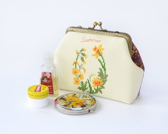 Embroidered purse Kisslock purse frame Make up organizer Floral metal frame purse Kisslock handbag Cosmetic bag Makeup pouch Cross stitch