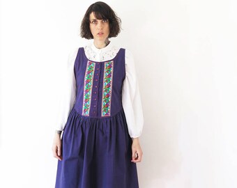 80s vintage revived vintage embroidered trim button up dress// small medium