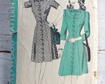 1940s dress pattern / Hollywood 1445 / wartime day dress sewing pattern / princess seam dress / bust 30"