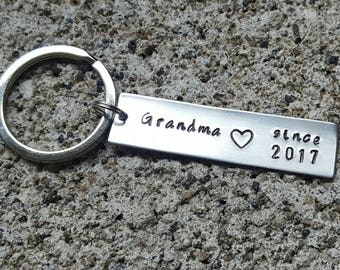 Grandma gift, grandma since, grandma est, grandpa gift, gift for grandma, mom gift, nana gift, Oma gift, Hand stamped, grandma keychain