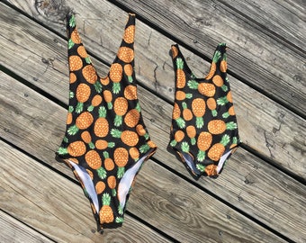 One piece swimsuit // mommy and me swimsuit // mummy and me outfit // bathing suit // swimsuit for girl // swimsuit for baby // pineapples