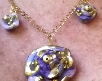 Necklace with camellias with 3 colors