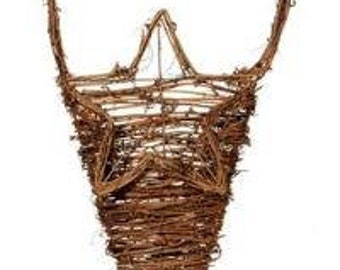 Hanging Grapevine Basket With Star