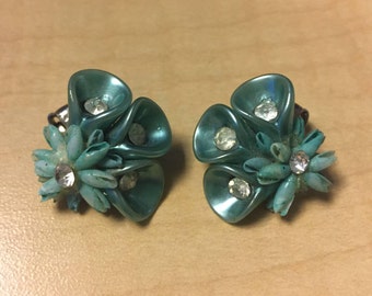 Vintage 1960s Turquoise Shell Clip On Earrings