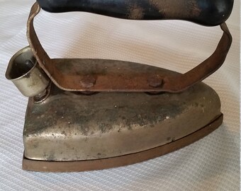 Vintage Thermax Iron No. E3905 Made by Landers Frary & Clark