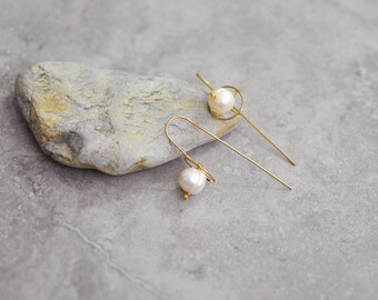 Baroque pearl earrings, gold threader earrings, minimalist earrings, wire earrings, boho earrings, hippie earrings, bridesmaid earrings gift
