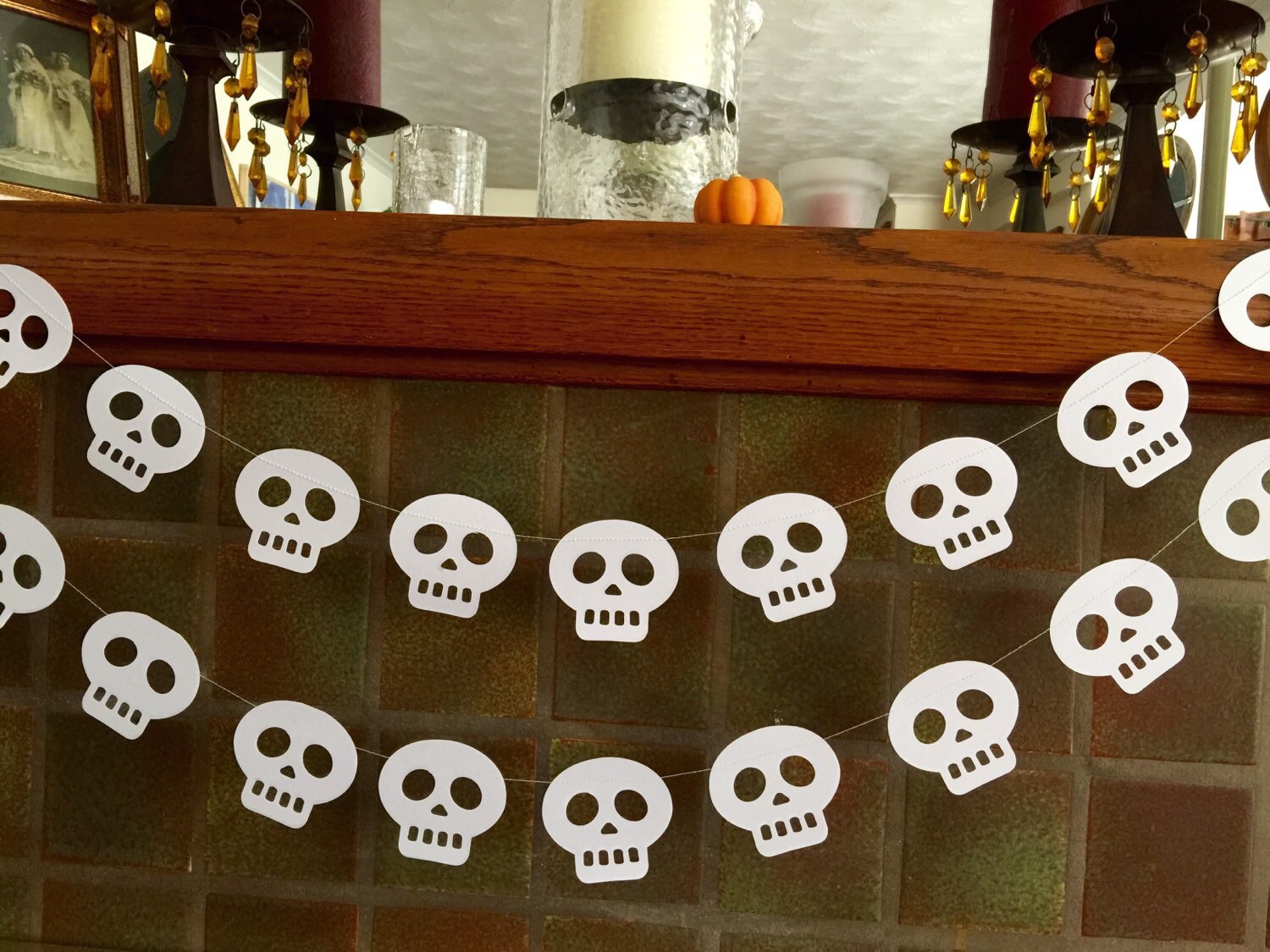 Paper SKULL Garland / Halloween Decor / 6ft White Skulls