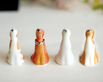 Dog ring cone/Jewelry ring cone/Ceramic ring holders/Animal ceramic jewelry stand/Miniature Sculpture/Handmade ceramics/Ring Accessory