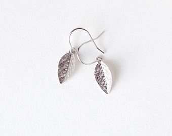 Sweet Petites - little silver leaf earrings