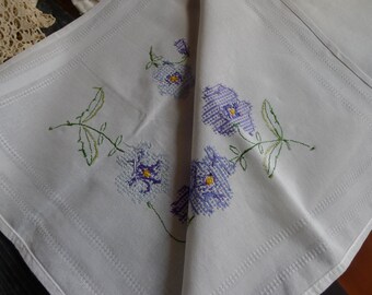 VINTAGE embroidery tablecloth