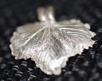 Hänge/Pendant smultronlöv av art clay silverlera finsilver
