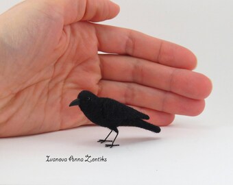 Felted raven black crow, Felted bird, tiny needle felted, crow miniature,black birds, birds for doll house, tiny crow, birds for witch