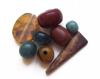 8 vintage tones of Browns and blue resin beads