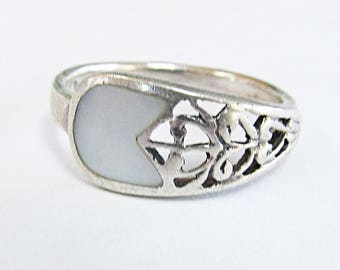 Vintage Mother of Pearl Sterling Silver Ring