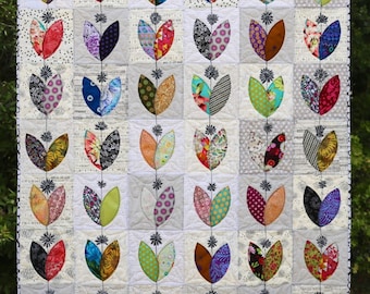 Petal Pushers Quilt Pattern by Leslie McNeil of MarveLes Art Studios - Print Pattern