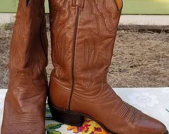 Men's Lucchese hand made cowboy boots, tan brown soft leather. western round toe. 9 D