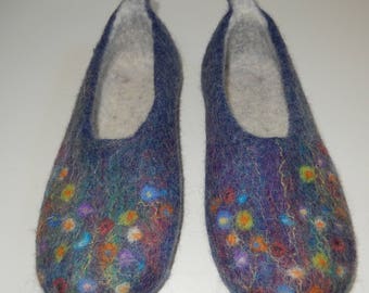 Felted wool Slippers with Flowers. Handmade in SCOTLAND, Edinburgh. Made by Feltingstudio