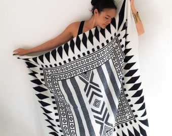 Onuma scarves- Black and white Winter scarf