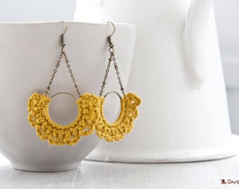 Half-moon Earrings | crocheted | Mustard linen