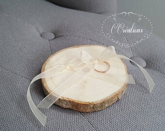 Original wooden wedding rings and organza ivory