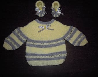 set top and 1 month baby booties