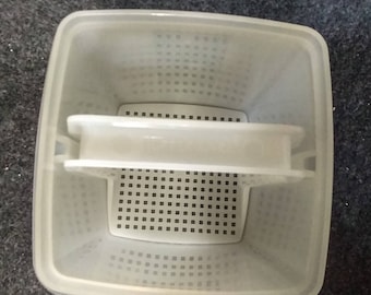 Tupperware Pic-A-Deli Container.#1560-2***2 Qt*** NEVER USED