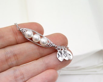 Personalized 3 Peas in a Pod bracelet, 3 leaves Initial, Mom, Mother, Mother's Day, Initial bracelet,