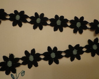 Lace Daisy Trim, 1" Wide, Black and Grey (1 yd)