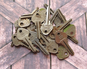 10 pcs Vintage Keys, Flat Keys, Old Keys, Steampunk Keys, Strange Keys, Keys Collections, Salvaged Keys, Instant Collection