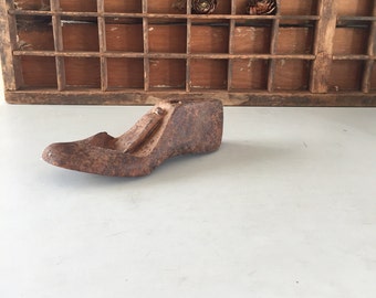 Shoe mold, vintage rustic shoe form, heavy metal cast iron shoe form rusty patina childrens size