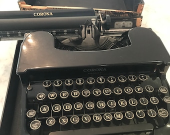 Smith Corona 1960s Vintage Typewriter with Case