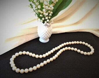 Pop-It Pearl Beads Creamy Opalescent Finish c.1950-1960