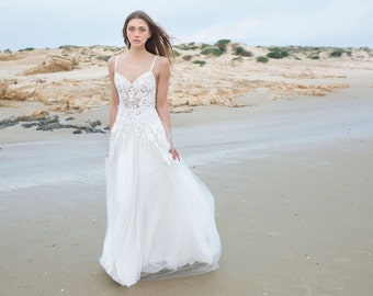 Lace & Tulle Wedding Dress, Stunning Boho Wedding Dress with Sleeves, Beach Wedding Dress, Bohemian Wedding Gown, Lace Wedding Dress