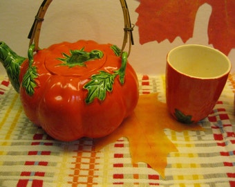 Tomato Teapot and Six Matching Cups, Made in Japan, Pre 1954