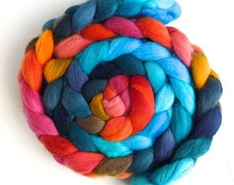 Merry Poppies, Organic Polwarth Roving - Hand Painted Spinning Fiber