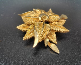 vintage brooch /flower brooch