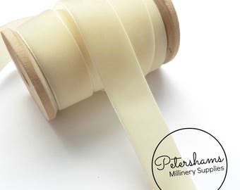 22mm Berisfords Velvet Ribbon for Millinery, Hat Trimming & Crafts 1 metre (1.09 yards) - Ivory (9564)