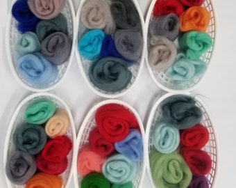 FREE shipping!!! 1 ounce mixed color grab bag ◾ 21.5 micron ◾ Merino Roving wool ◾ 66s ◾