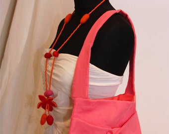 Bag with bow and buttons