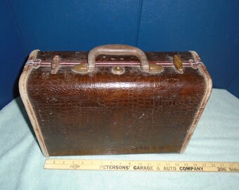 Small Samsonite suitcase. Make up bag. Samsonite. luggage. vintage suitcase. vintage luggage. vintage samsonite
