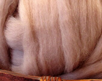 Dyed Corriedale Natural Spinning Fiber Wool Top Roving / 1oz - Mink
