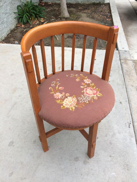 Antique Barrel Chair Round Back Chair Needlepoint Seat Arts - Antique Barrel Chair Round Back Chair Needlepoint Seat Arts