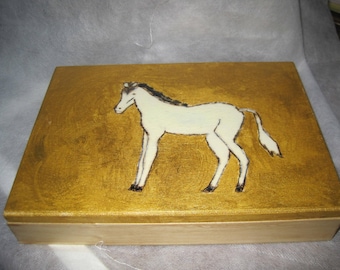 A HORSE CARVED WOODEN BOX