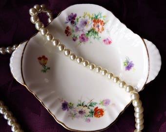 A vintage Royal Doulton fine bone china pin dish with anemones. Perfect as a gift. c.1930s.