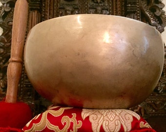 Singing / meditation bowl..