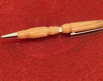Fatta in legno di olmo inglese Twist penna a mano