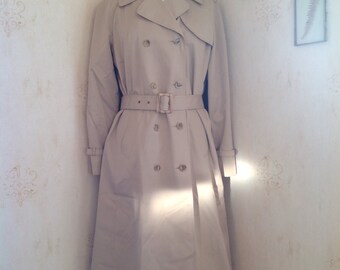 Classic ladies beige vintage Trench Coat. Size 12