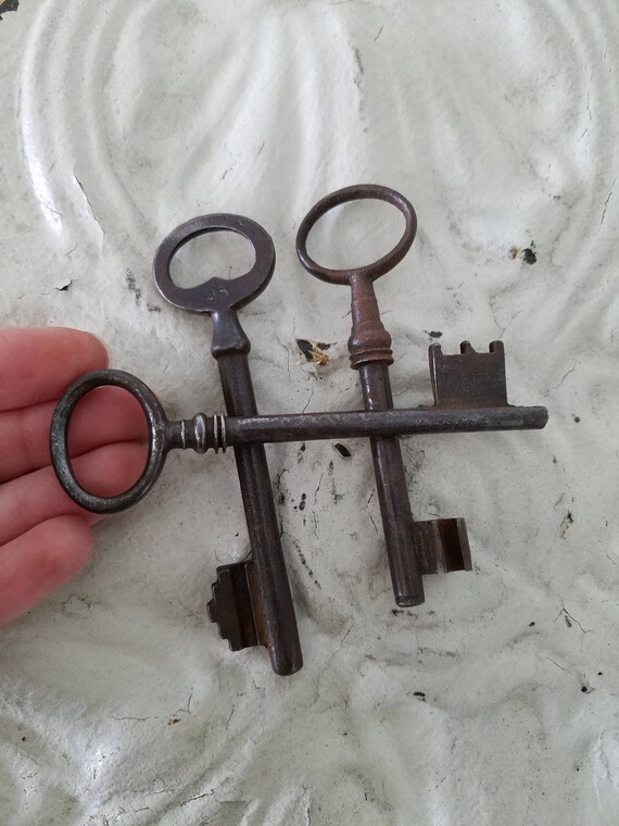 3 Antique Skeleton Key, Antique Keys, Vintage Keys, Cast Iron Keys 3 Antique Skeleton Key, Antique Keys, Vintage Keys, Cast Iron Keys, Antique Door Keys, Vintage Skeleton Key, Old Rustic Keys, Fancy Keys from ... - 3 Antique Skeleton Key, Antique Keys, Vintage Keys, Cast Iron Keys