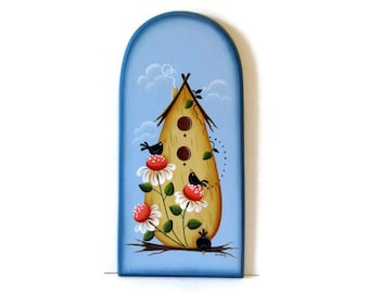 Birdhouse Sign with Daisies, Black Birds, Handpainted Wood, Hand Painted Prim Home Decor, Wall Art, Tole Decorative Painting, B1