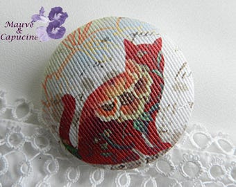 Button in red fabric, 40 mm / 1.57 in